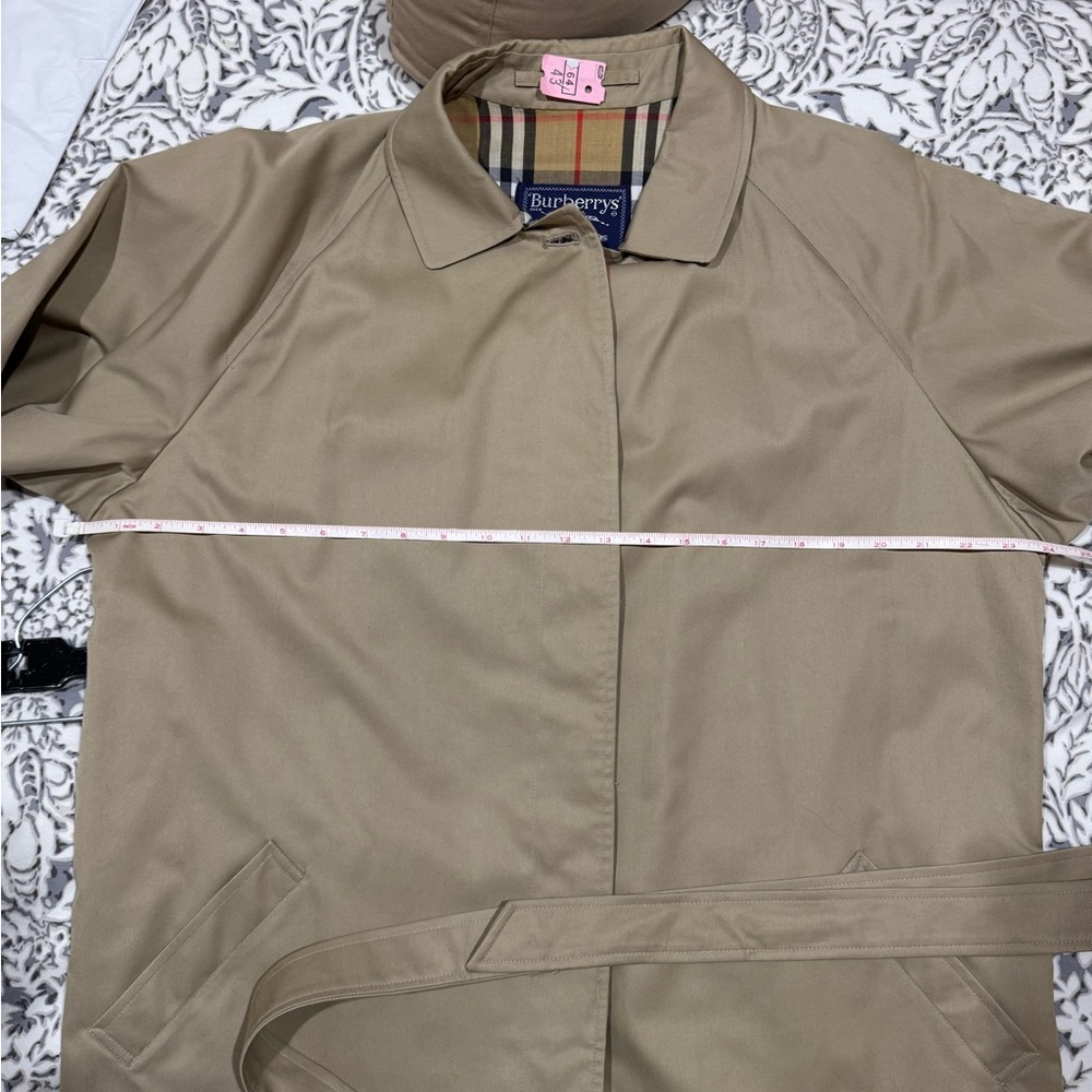 Burberry Beige taupe belted trench coat / raincoat - Picture 10 of 13